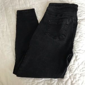 Black stretchy skinny jeans
